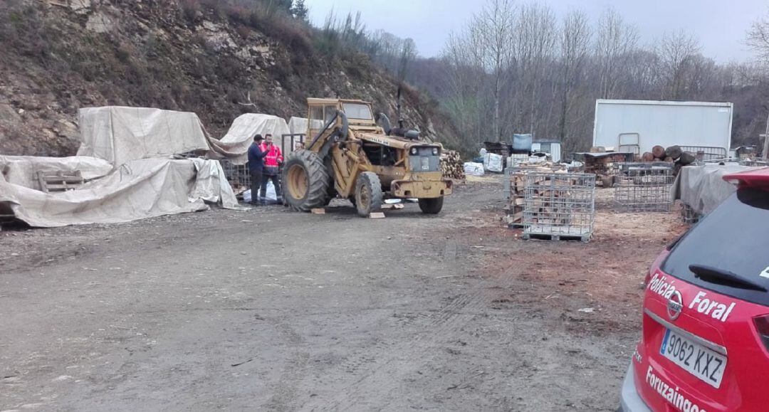 Un vecino de Doneztebe de 52 años ha fallecido mientras trabajaba con un camión pala cargando leña