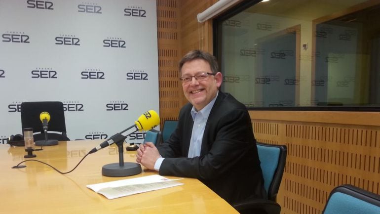 Ximo Puig, secretario general de los socialistas valencianos, en los estudios de Radio Valencia