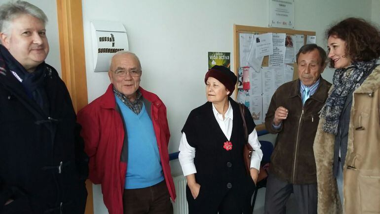 La alcaldesa y el concejal de área visitan el Centro de Día