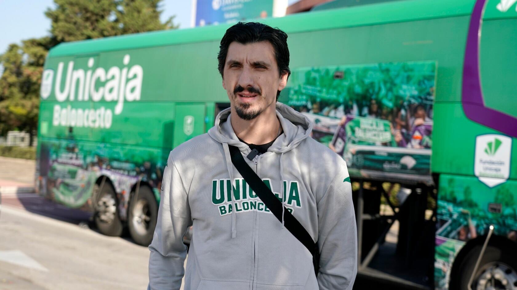 El alero del Unicaja Nihad Djedovic antes de partir hacia Turquía, donde este miércoles se enfrenta al Aliaga en la BCL