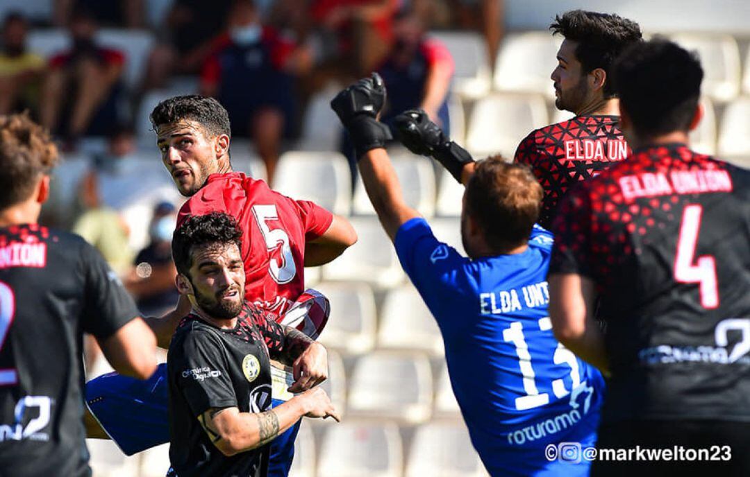 Imagen del partido disputado por el Elda Unión en el campo del Santa Pola 