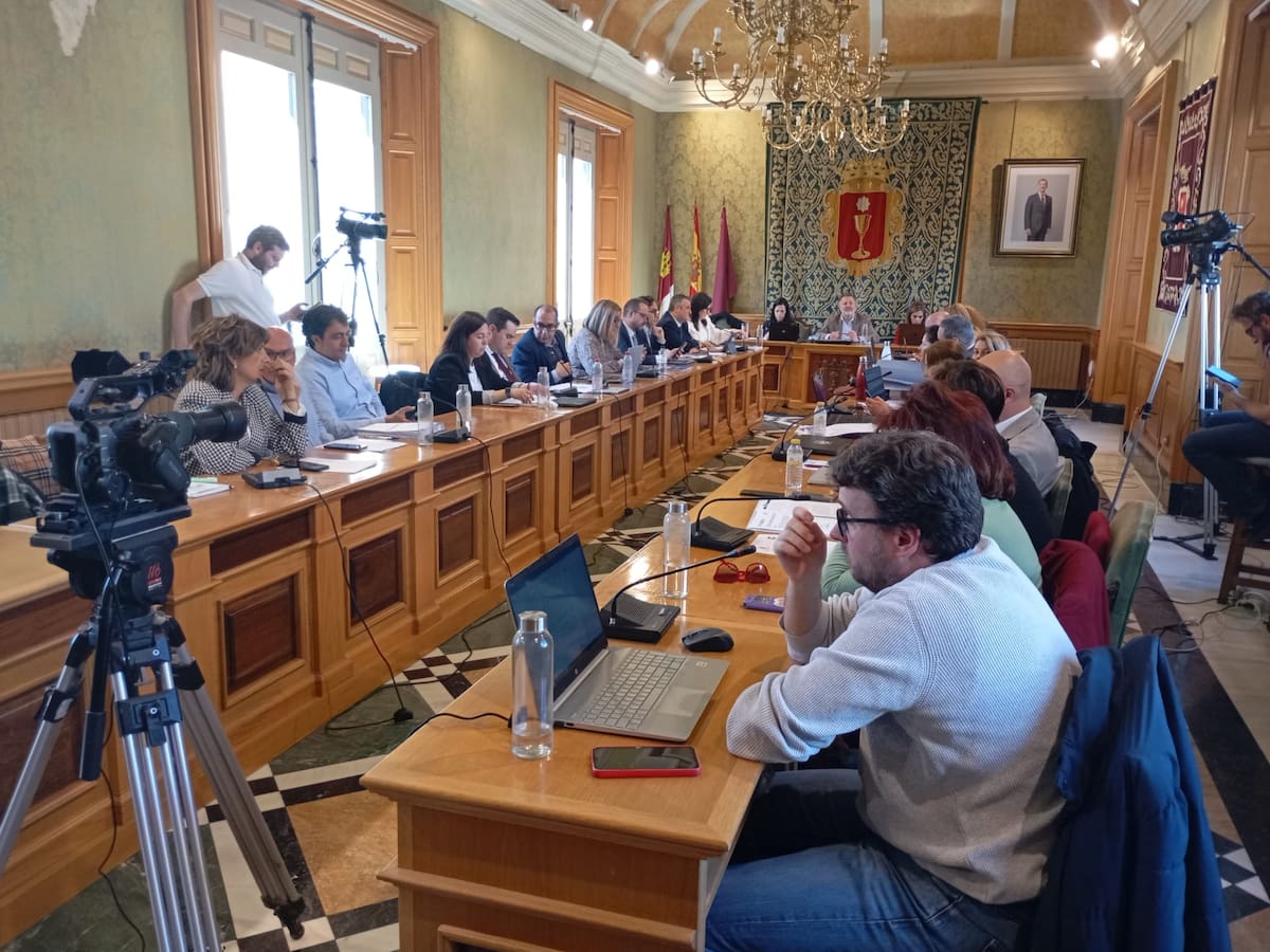 Cuenca nombra hijo adoptivo a Raúl del Pozo y le rendirá homenaje en la Feria del Libro