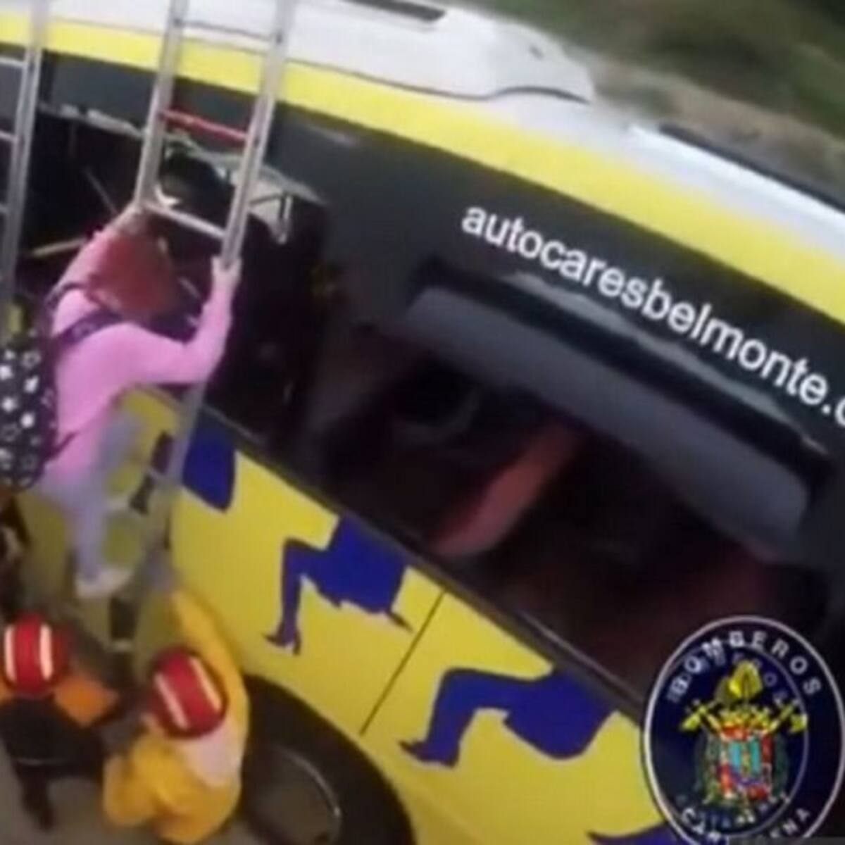 Así fue el rescate de los Bomberos de Cartagena al autobús atrapado por el agua