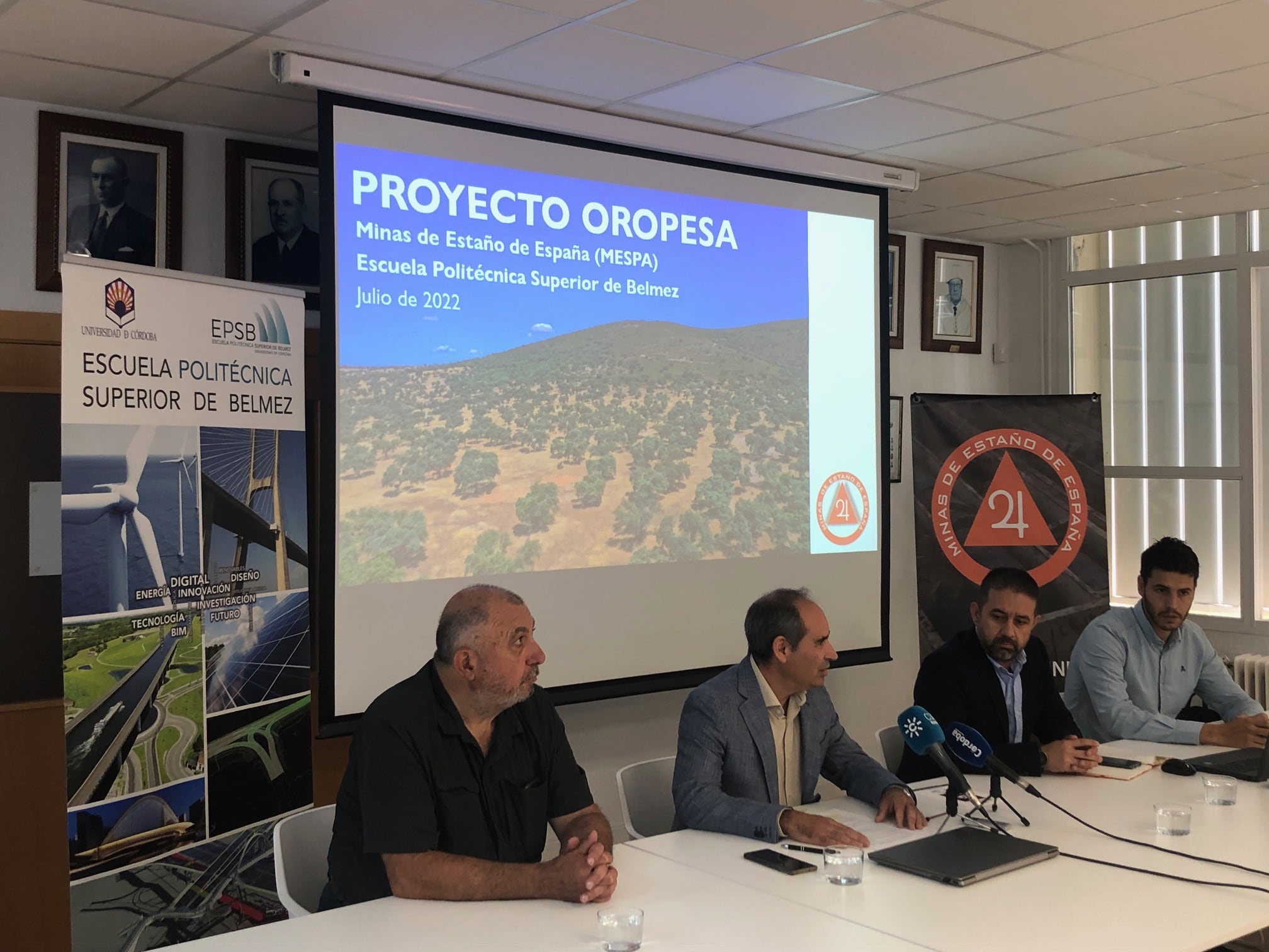 Emilio Hormaeche, director del proyecto; José Ramón Jiménez, director de la Escuela Politécnica de Belmez; Antonio Ortega, director facultativo del proyecto, y David Castro, director de ingeniería de Minas de Estaño en Fuente Obejuna