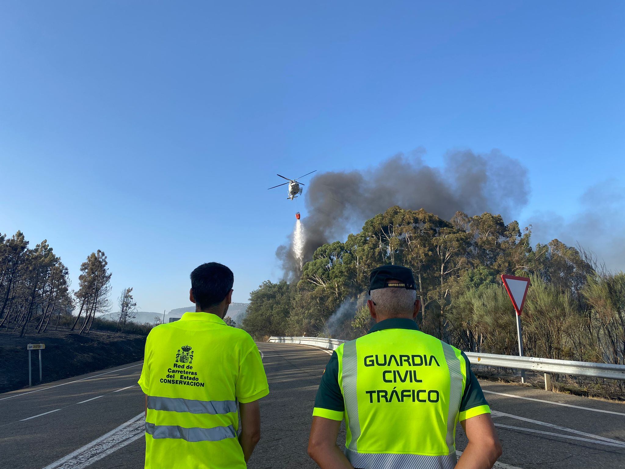 Imagen del incendio en la parroquia de Fumaces y A Trepa