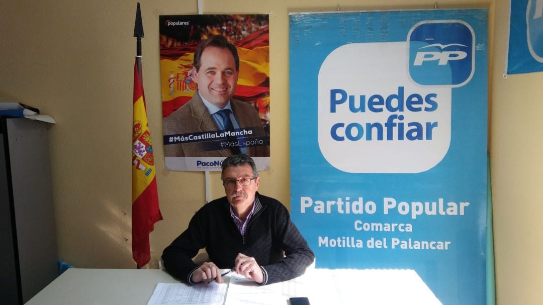 Jesús Ángel en la sede del Partido Popular de Motilla del Palancar.