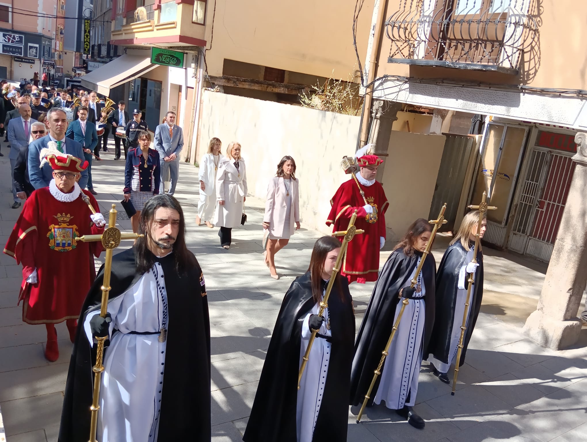 Procesión con el paso de Jesús Resucitado