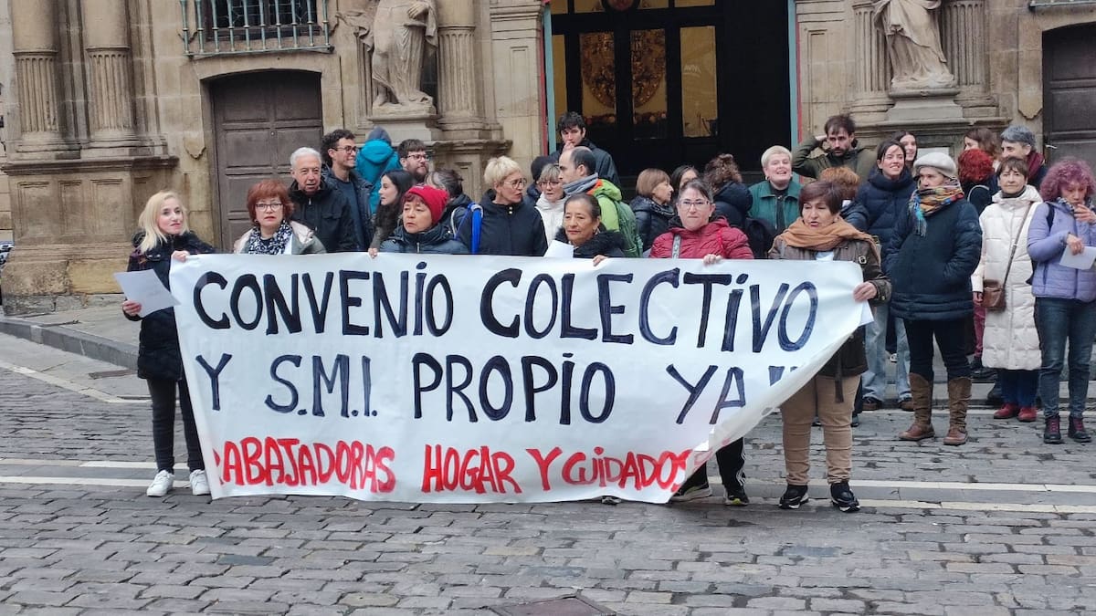 Trabajadoras del hogar y cuidados se manifiestan en Pamplona