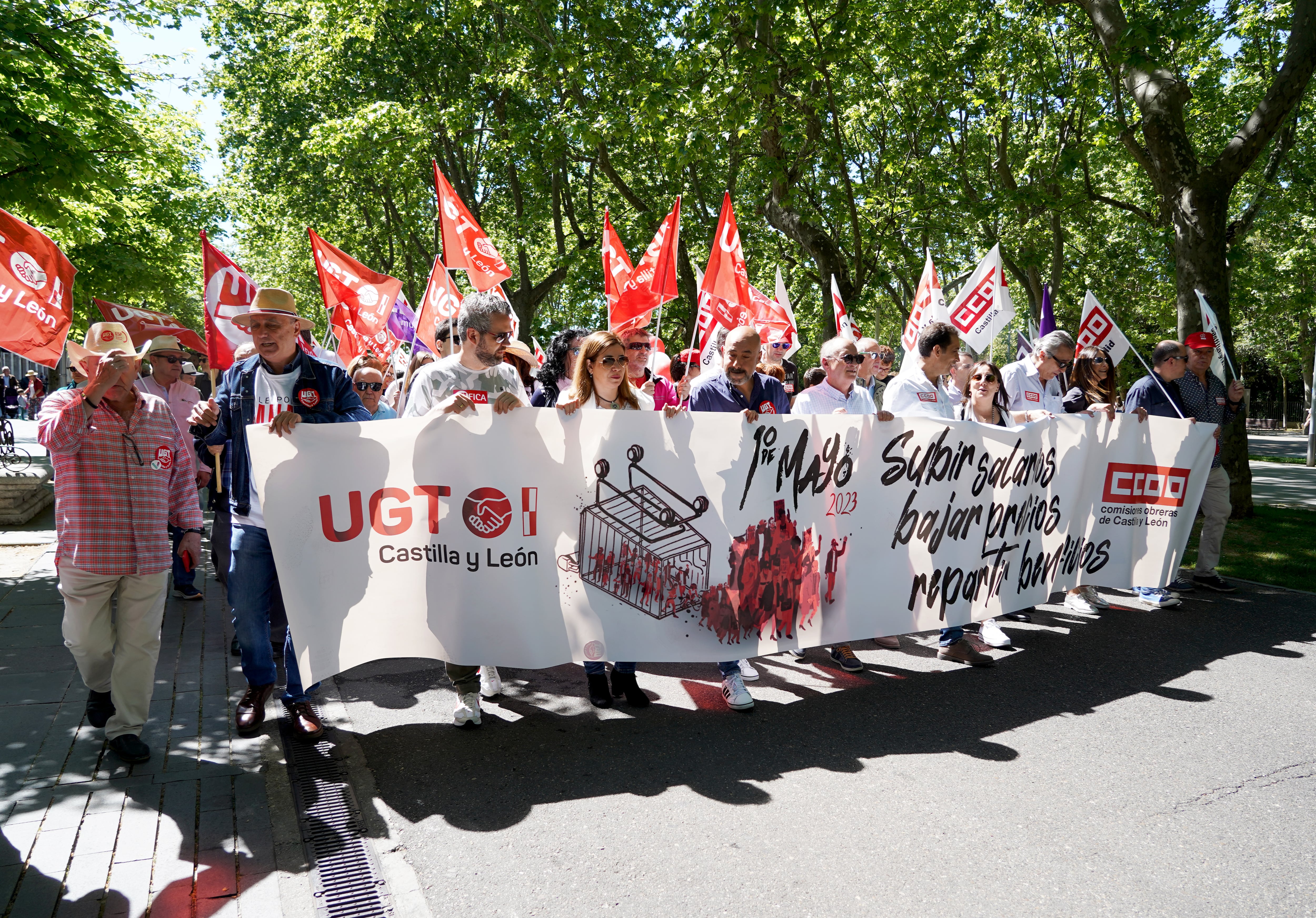 Manifestación del Primero de Mayo bajo el lema &quot;Subir salarios, bajar precios, repartir beneficios&quot;