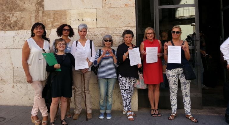 Coordinadora Feminista presenta escrito en Palau de la Generalitat