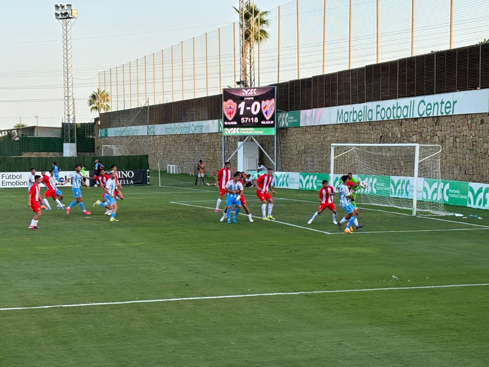 El Málaga disputó su primer partido de pretemporada ante el Almería en Marbella, que acabó con derrota por 0-1