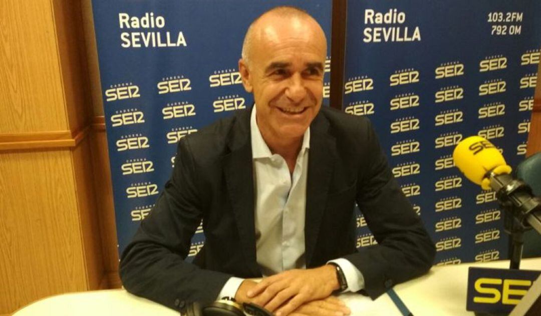 Antonio Muñoz, delegado de Hábitat Urbano, Turismo y Cultura, en una visita a Radio Sevilla