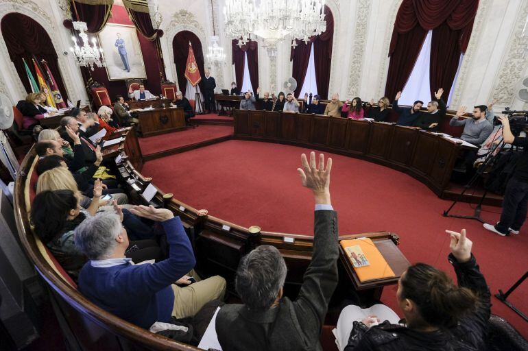 Pleno extraordinario del Ayuntamiento de Cádiz
