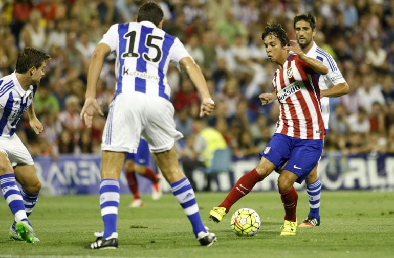 Óliver Torres, durante el encuentro del Atlético ante la Real Sociedad.