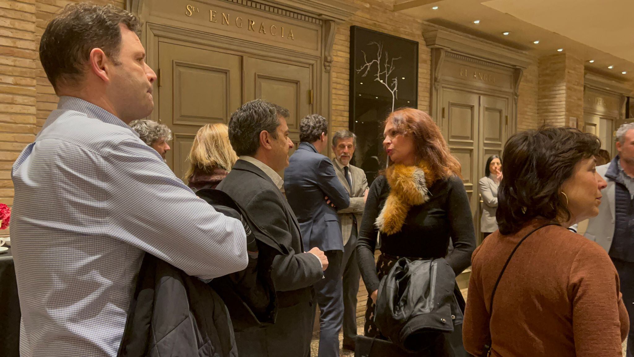 Empresarios de la ciudad aragonesa han conocido la situación de la economía actual de la mano del presidente del Gobierno, Jorge Azcón y el jefe de la sección de economía de la SER, Javier Ruiz