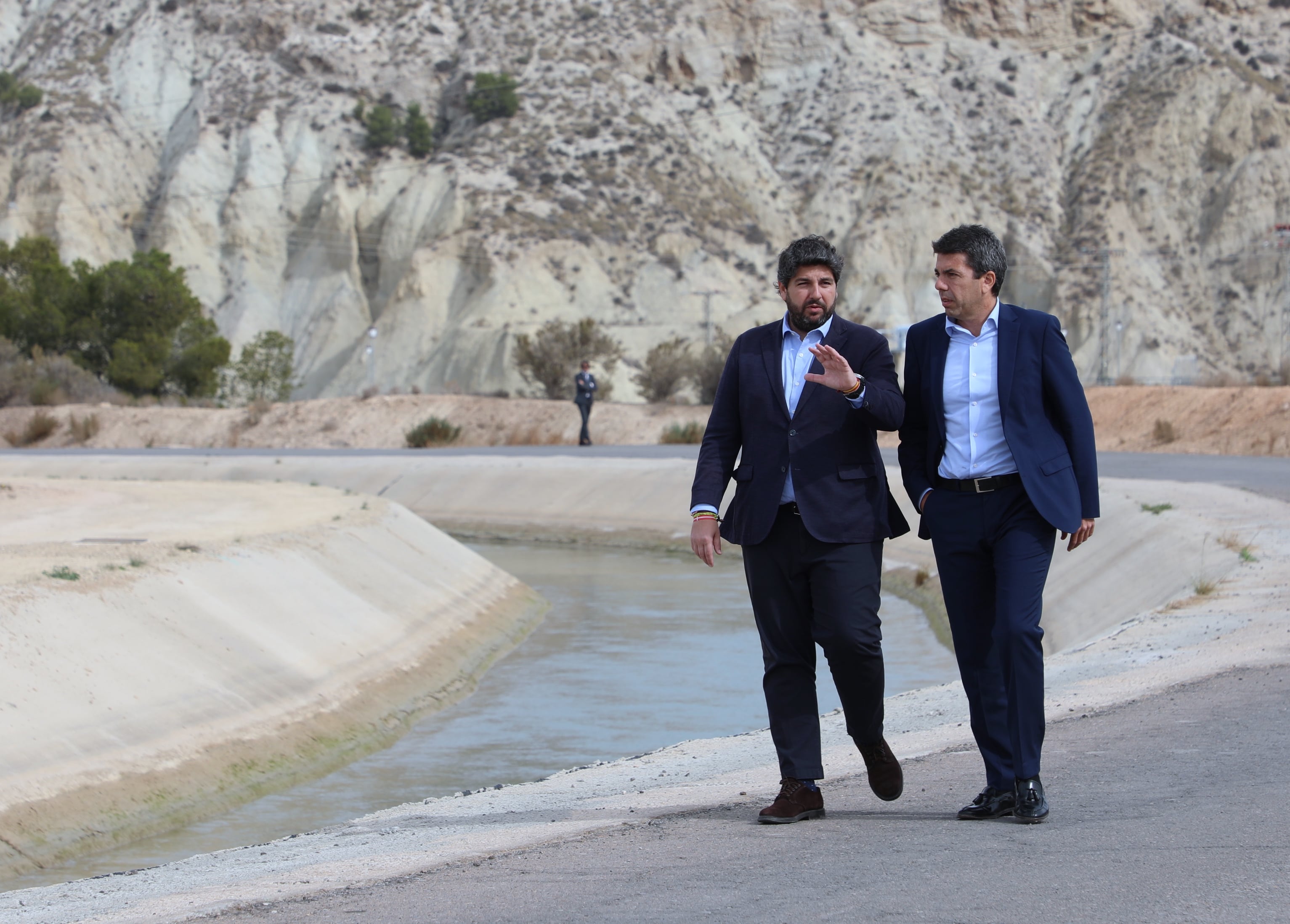 El president de la Generalitat, Carlos Mazón, junto al presidente de la Región de Murcia, Fernando López Miras