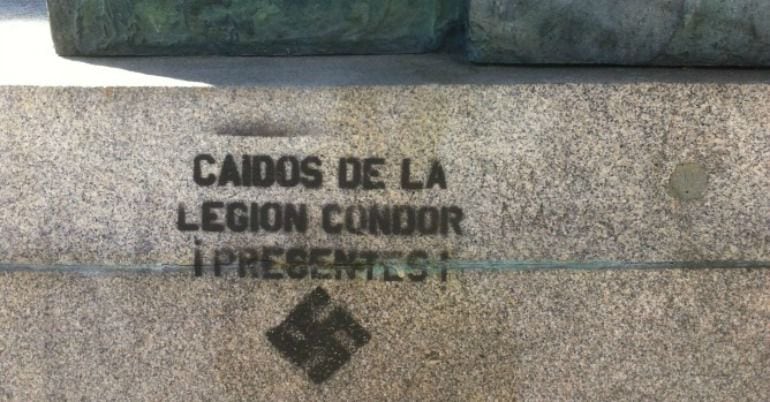 Pintada nazi en un monumento en Madrid