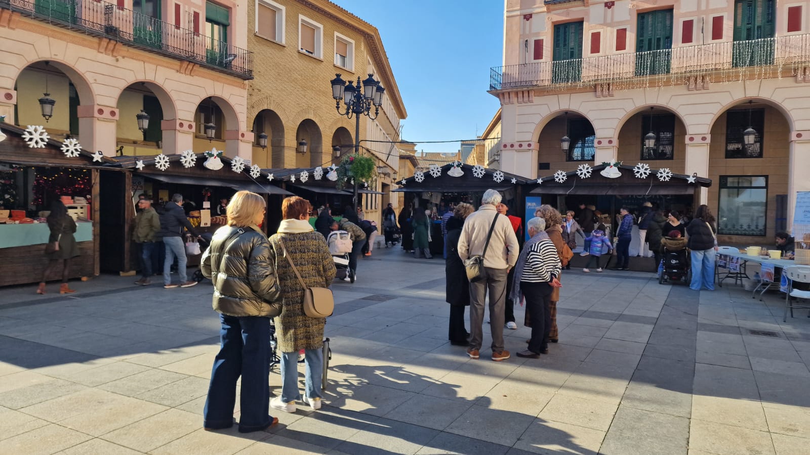 Mercado Solidario en la Plaza López Allué de Huesca