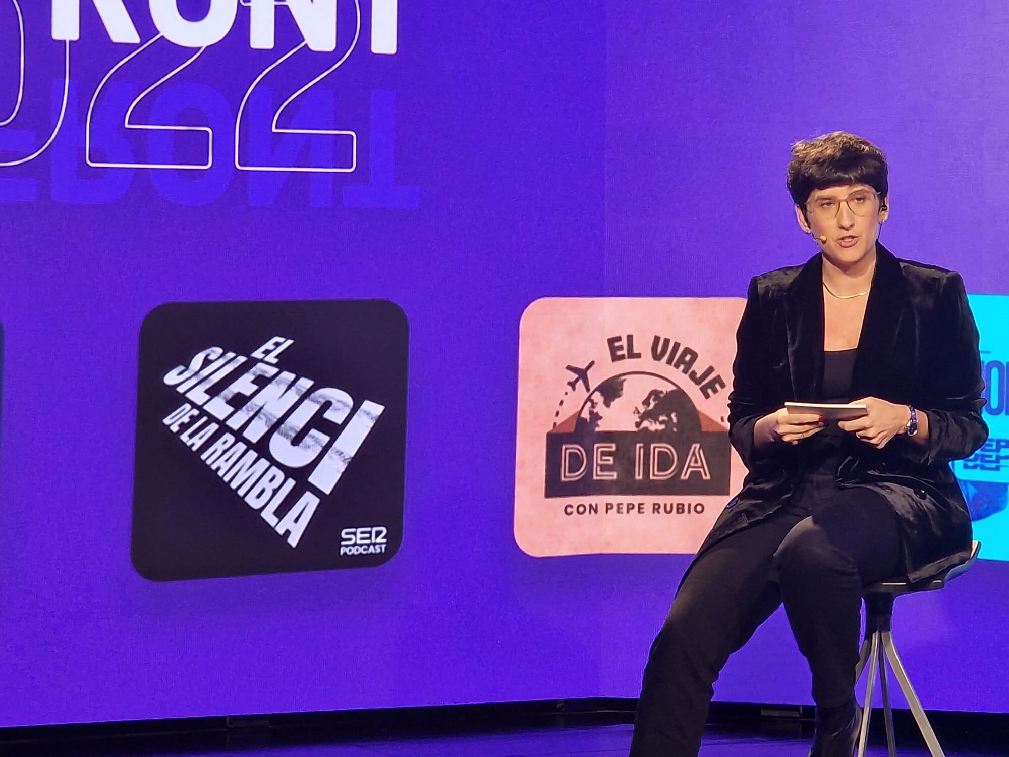 La directora General d'Audio en Prisa, Maria Jesús Espinosa de los Monteros a la trobada feta al Toresky amb actors clau del sector del podcasting a Catalunya