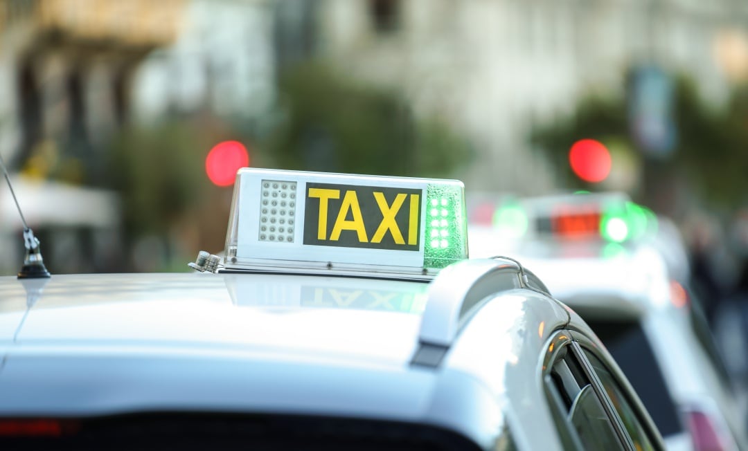 Los taxistas en Santa Cruz de Tenerife se plantean el paro de la actividad si el Ayuntamiento de la capital tinerfeña mantiene sus planes para aumentar el número de licencias en circulación, reducidas por la pandemia