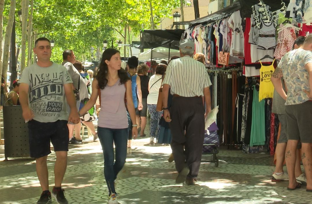 Mercadillo en la zona de Roís de Corella en Gandia 