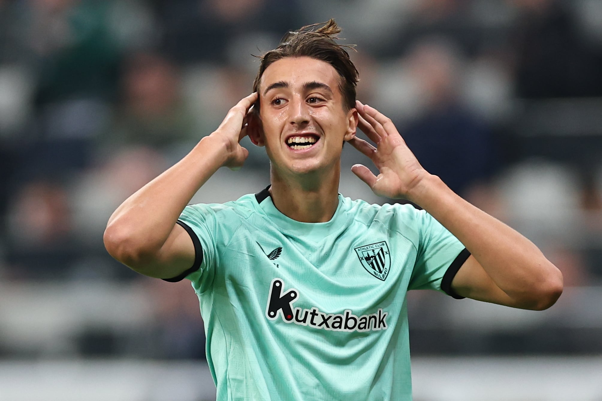 Asier Hierro debutó con el Athletic en Newcastle