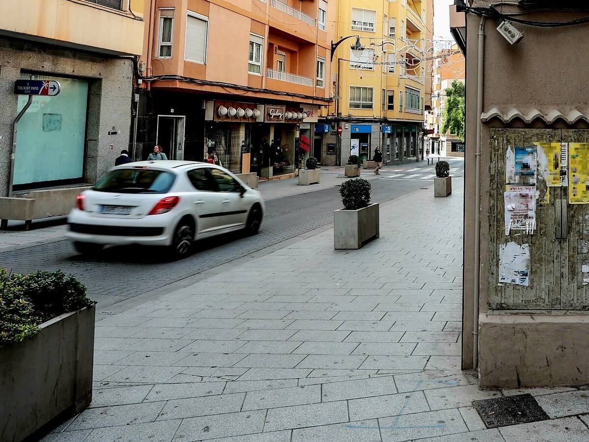 Elda vuelve a sancionar a una empresa por colocar carteles publicitarios ilegales