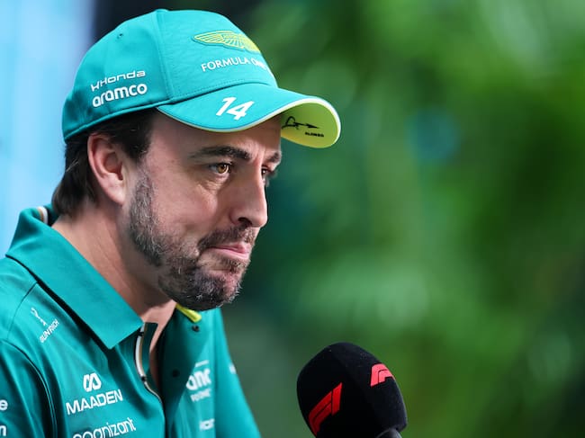 Fernando Alonso atendiendo a los medios