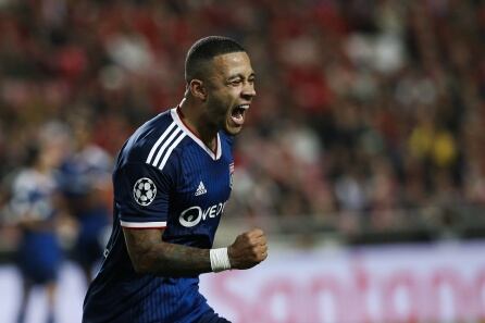 Depay celebra un gol en el Estadio da Luz