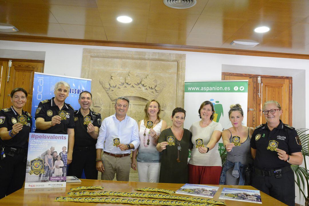 La Policía Local de Xàbia se adhiere a la campaña &#039;Escudos solidarios&#039;.