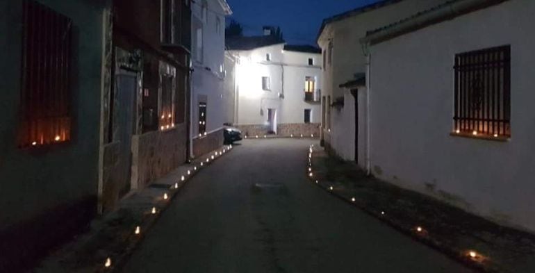 Una de las calles de Vindel en la Noche de las Velas.