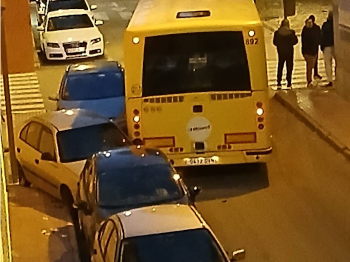 El PSOE de Murcia denuncia la antigüedad de los autobuses después de que uno se quedara sin frenos en Churra