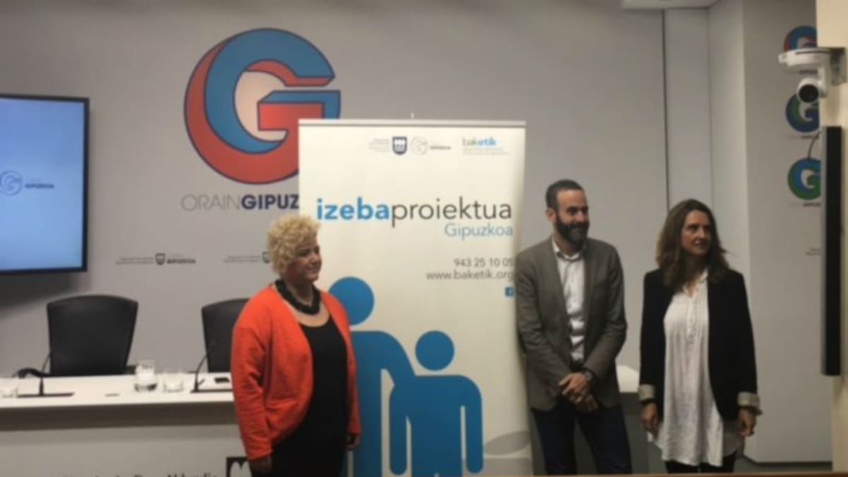 20 jóvenes buscan Izebas