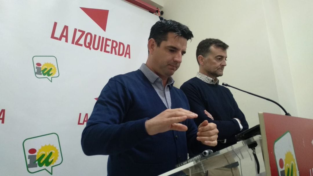 Pedro García con Antonio Maíllo durante la rueda de prensa