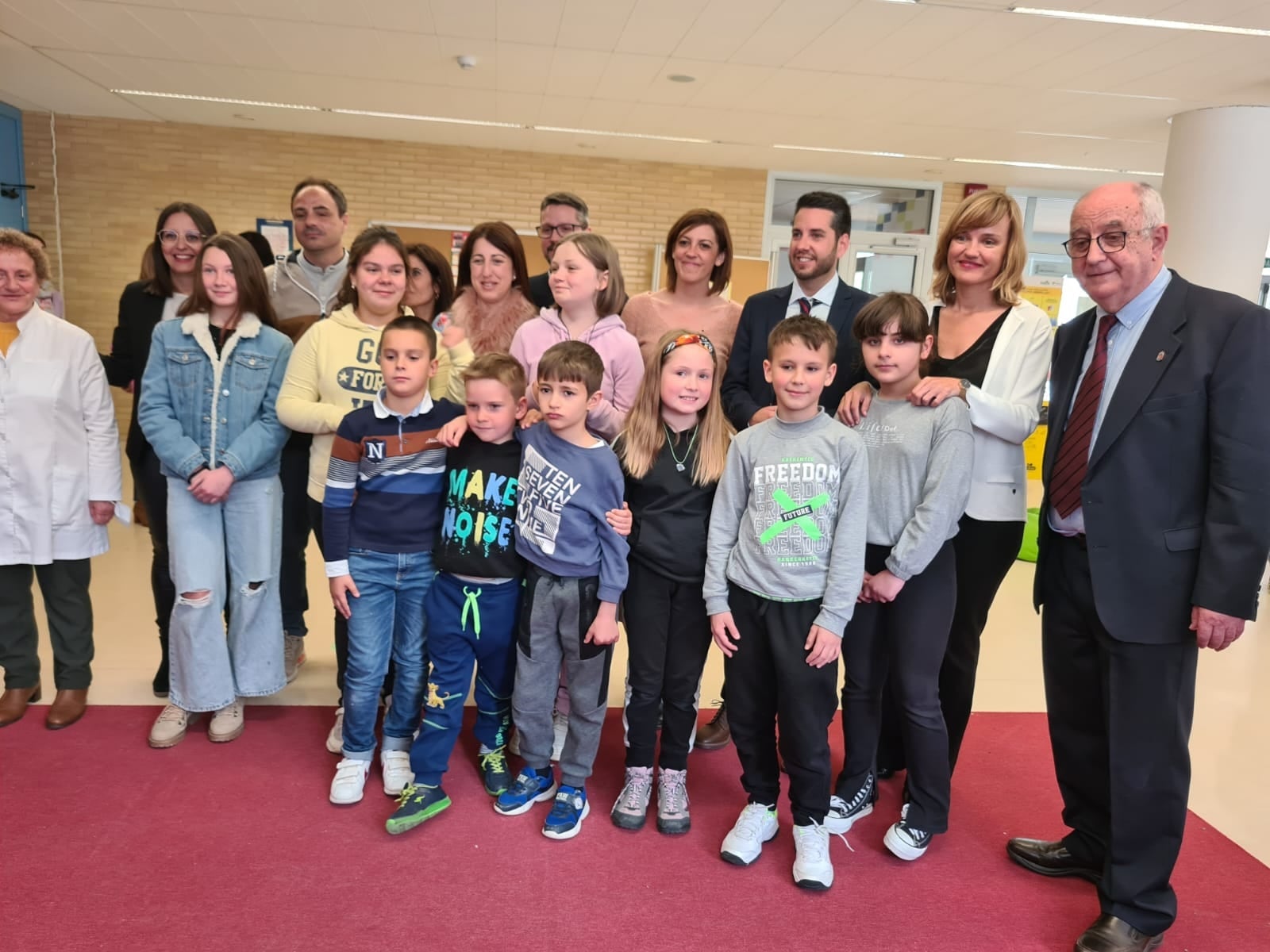 La ministra de Educación, Pilar Alegría, visita el CEIP La Estación y el IES Celso Díaz de Arnedo donde están escolarizados una docena de menores ucranianos