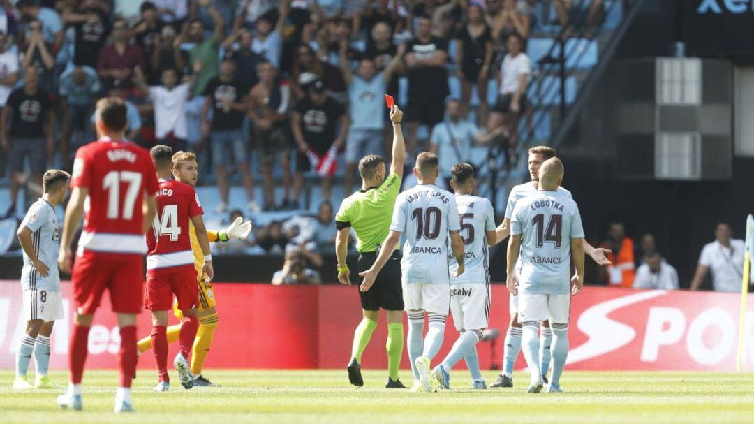 Jorge Sáenz expulsado en el Celta Granada