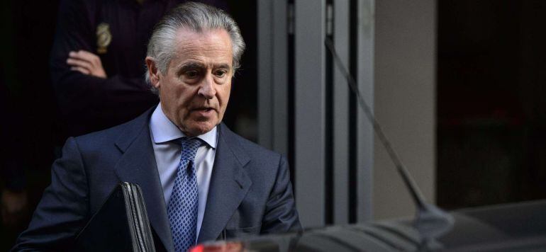 Caja Madrid&#039;s former head Miguel Blesa leaves a hearing in Madrid on October 16, 2014 accused of spending sprees with a company credit card while he was chief executive of bailed-out Spanish bank Caja Madrid. He has been named in court documents along wit