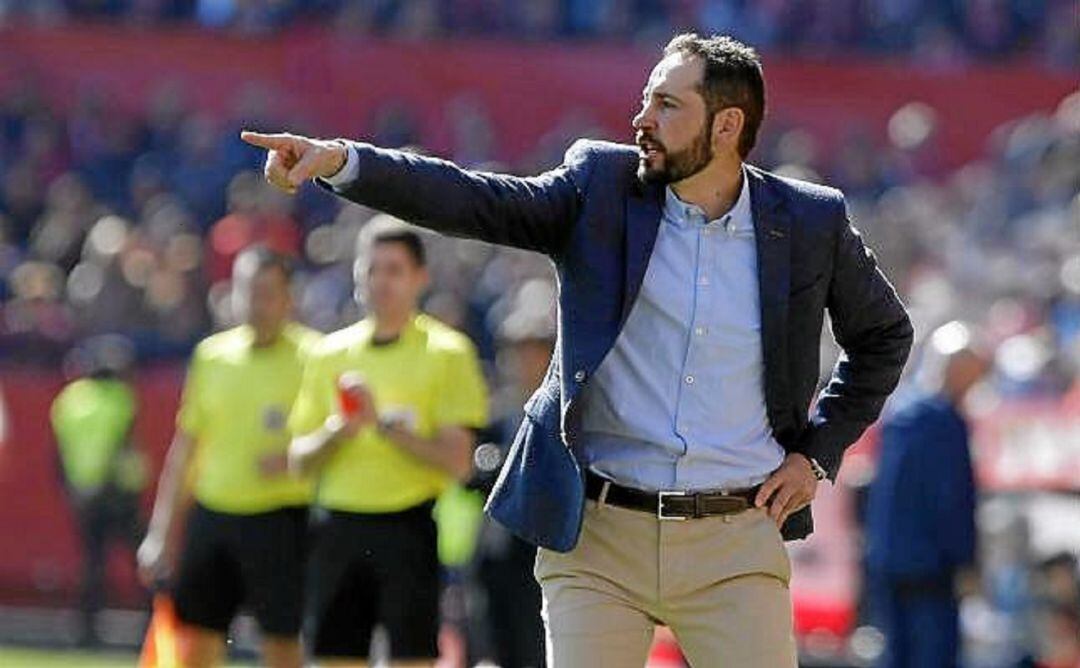 Pablo Machín durante un partido en la Liga española