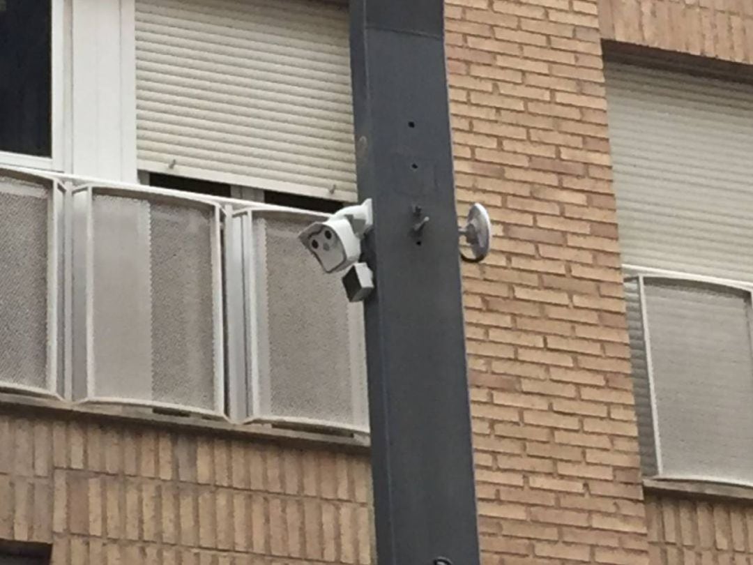 Una de las cámaras de seguridad ya instaladas en la Avenida Juan Carlos I de Lorca