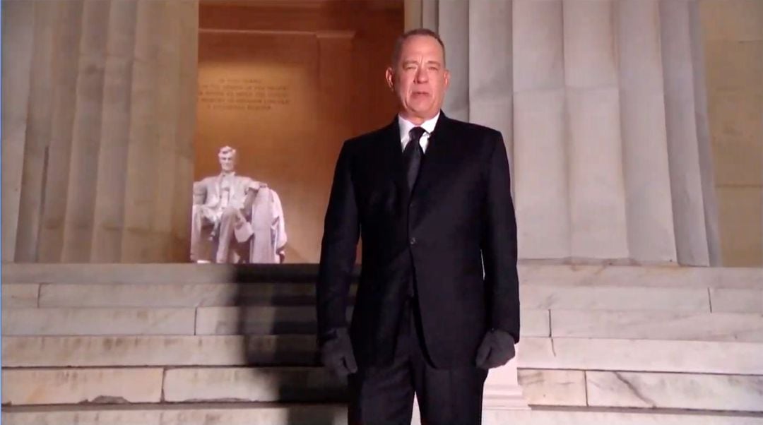 Tom Hanks durante la presentación del programa &#039;Celebrating America&#039; desde el Monumento a Lincoln 