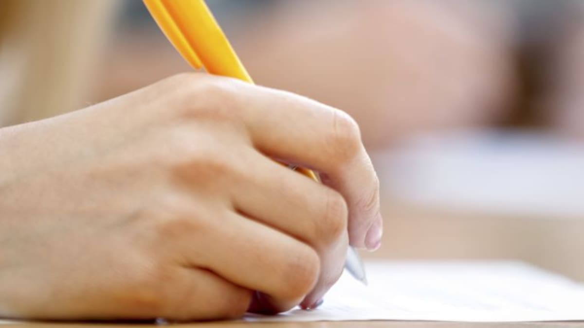 Baja la matrícula en la UNED