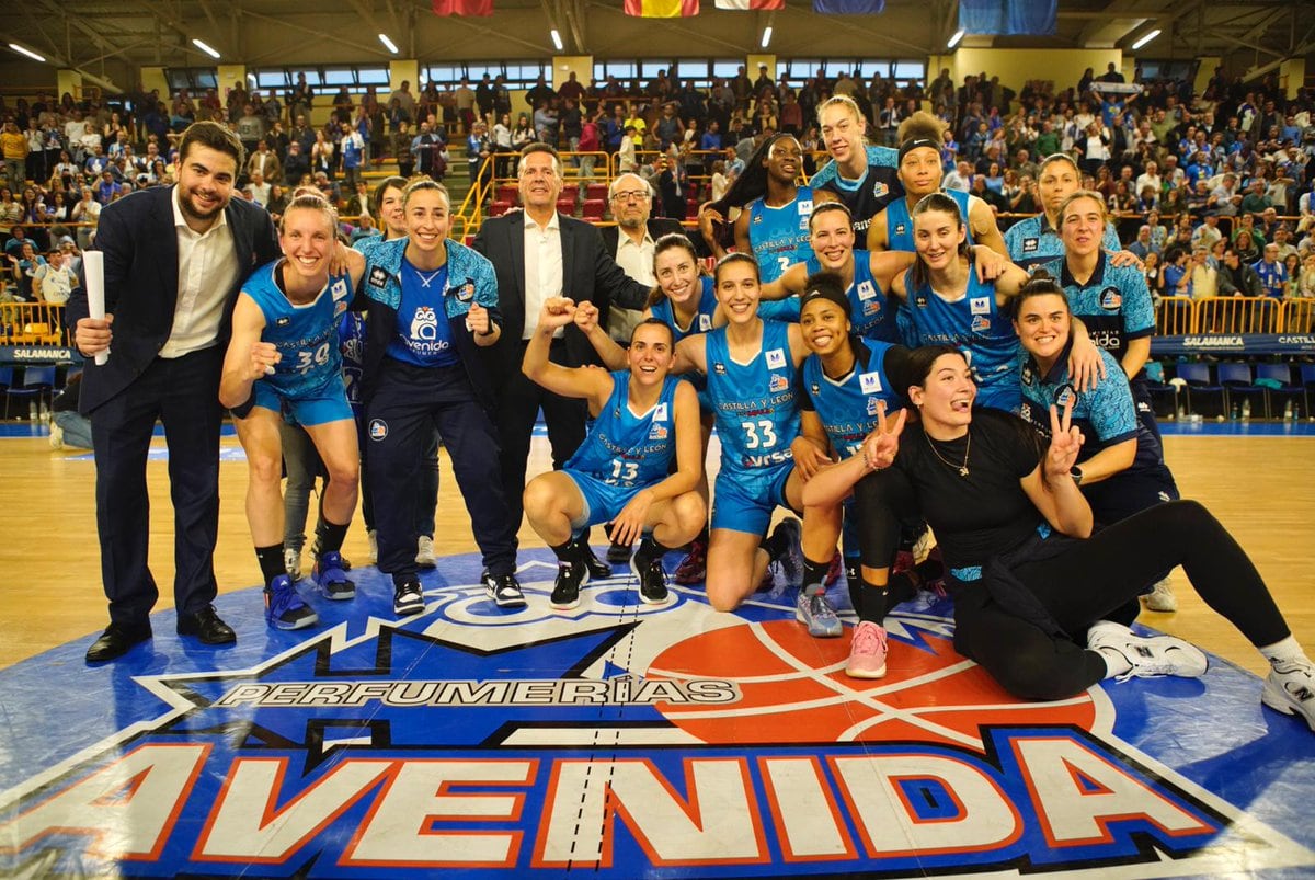 Perfumerías Avenida posa tras eliminar a Girona en la final de la Liga Femenina/CB Avenida