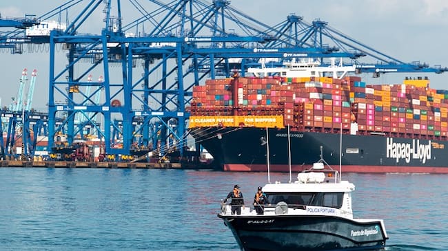 Un barco en el Puerto de Algeciras
