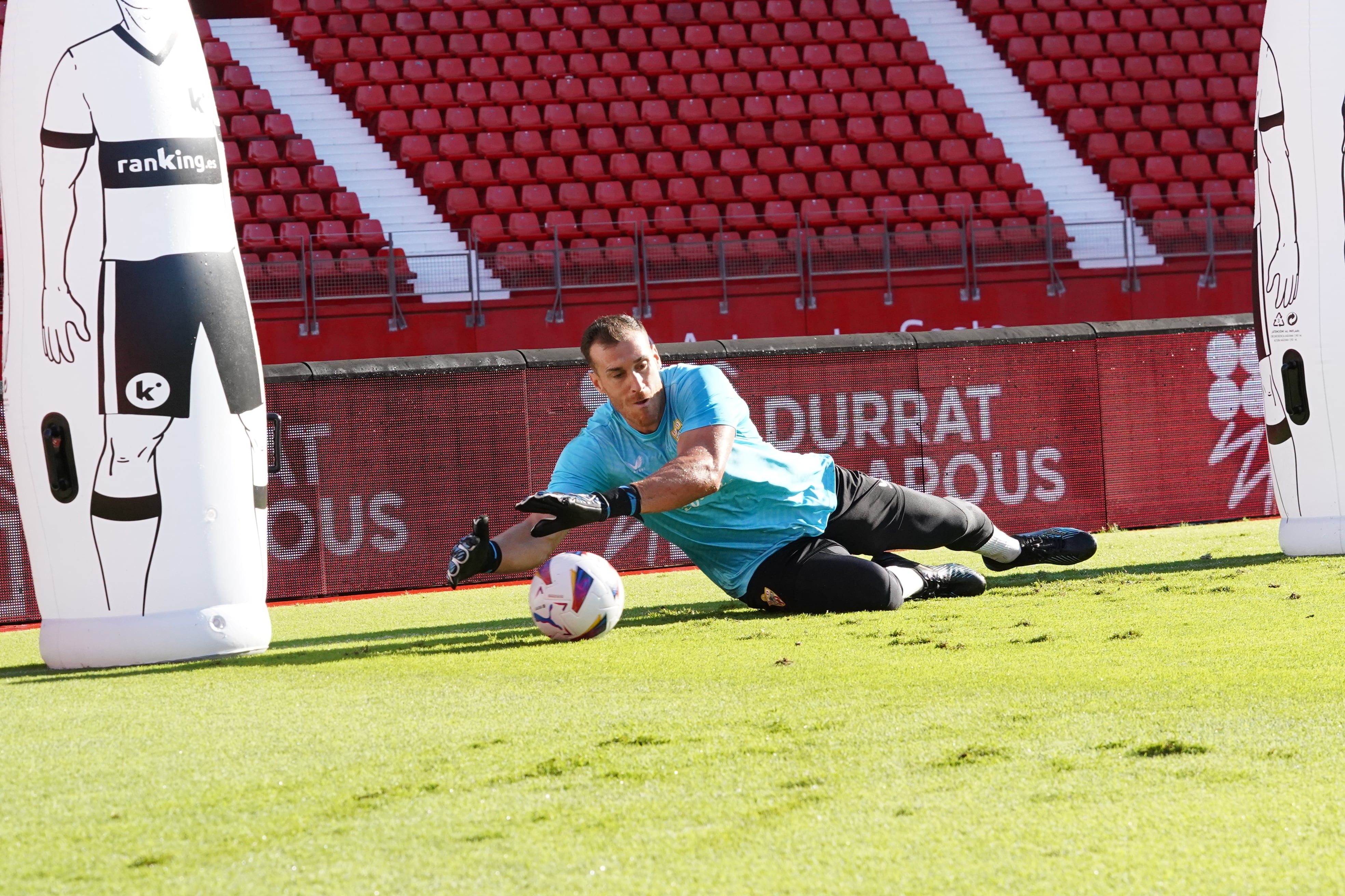 Entrenando en el Estadio Mediterráneo.