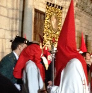 La indulltada besa al Teniente de la Guardia Civil