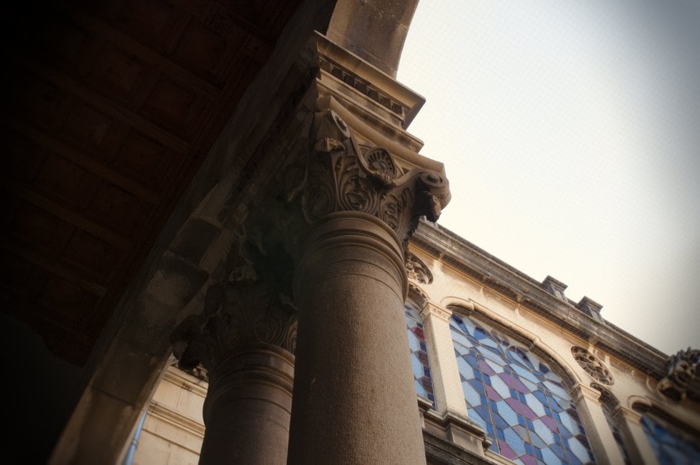 Columna del claustro de la Diputación de Jaén.