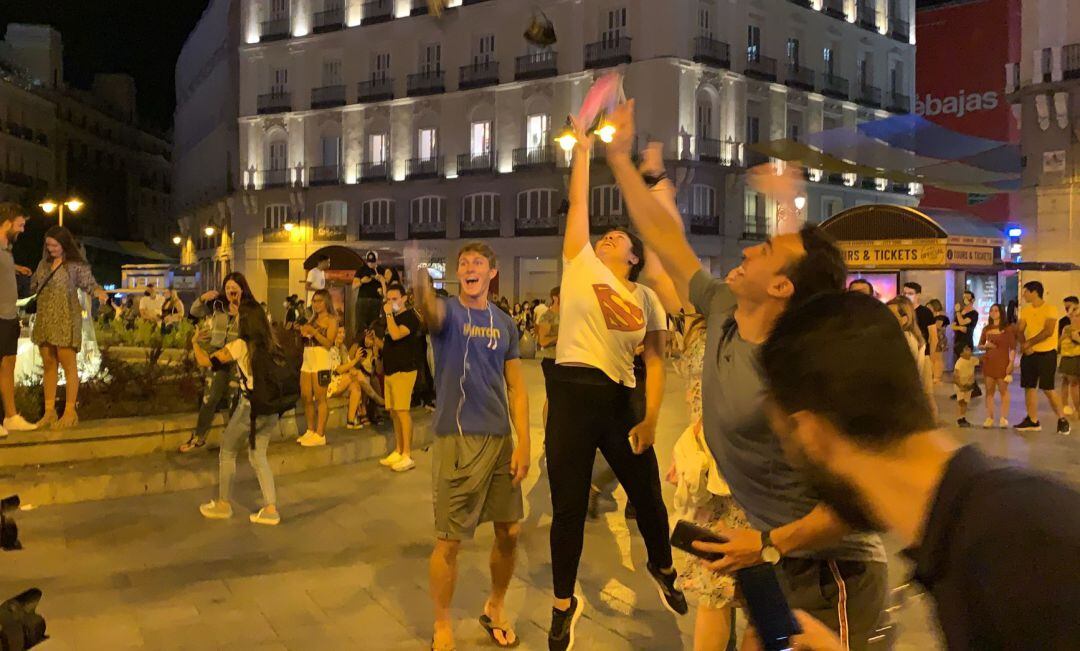 Los españoles se despiden de las mascarillas este sábado.