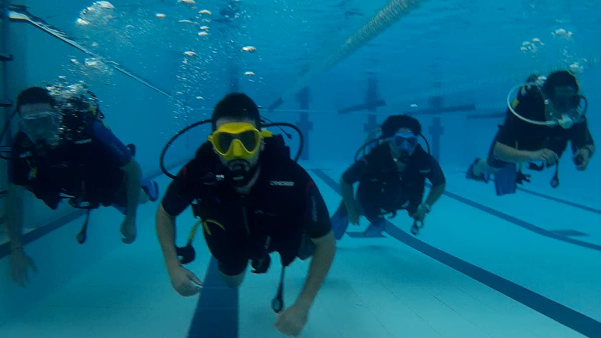 Charlamos con Javier Santos, concejal de Deportes de Getafe, y Víctor Fernández, uno de los monitores de DS Divers Madrid