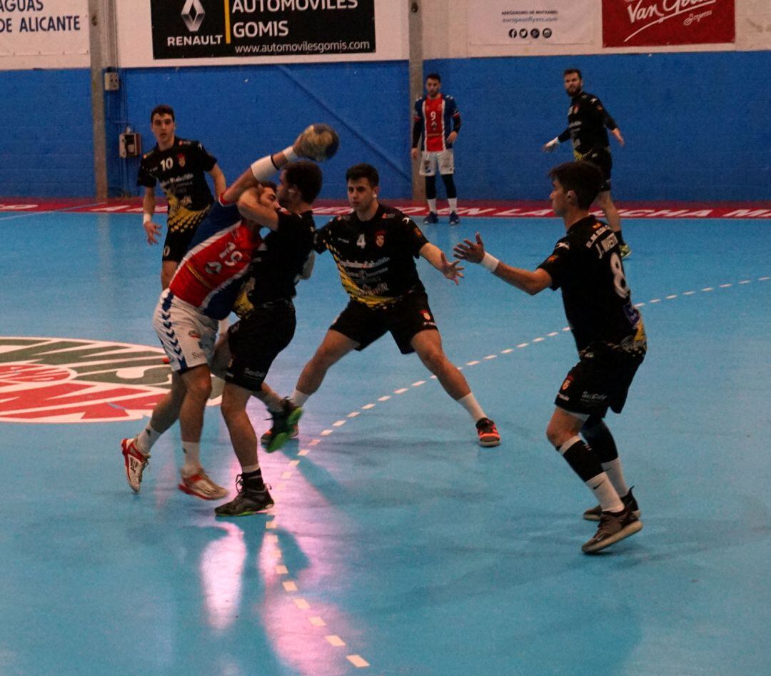 El equipo eldense fue incapaz de parar el juego de los colegiales