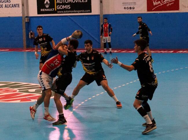 El equipo eldense fue incapaz de parar el juego de los colegiales